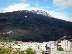 Briançon - Wohnhäuser der Stadt und Berg