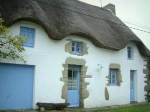 Brière Regional Nature Park - House with a thatched roof (thatched cottage)