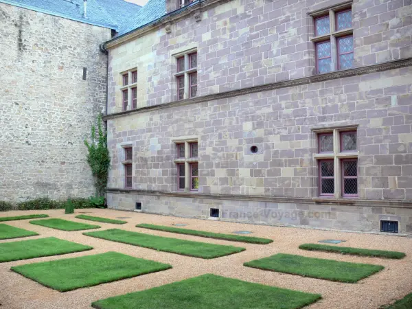 Brive-la-Gaillarde - Herrschaftshaus Labenche, im Renaissance Baustil, bergend das Museum der Kunst-und Geschichte der Stadt Brive