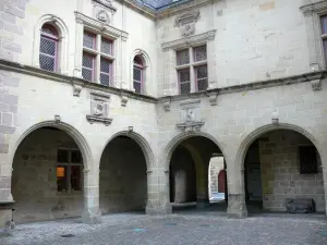 Brive-la-Gaillarde - Arcades de l'hôtel Labenche