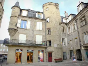 Brive-la-Gaillarde - Haus der Türme Saint-Martin (Herrschaftshaus Quinhart), Platz Latreille