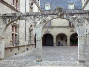 Brive-la-Gaillarde - Arches in the courtyard of the hotel Labenche (Art and History Museum of the city of Brive)