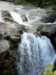 Brücke Espagne - Naturstätte der Brücke Espagne (Brücke Spanien): Wasserfall; im Nationalpark der Pyrenäen, auf der Gemeinde Cauterets