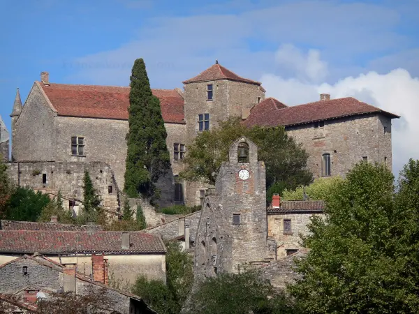 Bruniquel - Jonge kasteel, klokkentoren en de huizen van het middeleeuwse dorp
