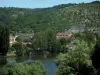 Cahors - Fluss (der Lot), Bäume, Gebäude, Kirchturm der Kirche Sacré-Coeur und Hügel, im Quercy