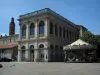 Cahors - Platz François-Mitterrand, Stadtbibliothek, Karousel und Turm des Collège Gambetta, im Quercy