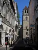 Cahors - Strasse der Altstadt, Häuser, Boutiquen und Kathedrale Saint-Étienne, im Quercy