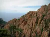 Les Calanques de Piana - Calanche de Piana: Amas rocheux de granit rouge (des calanques) surplombant la mer méditerranée