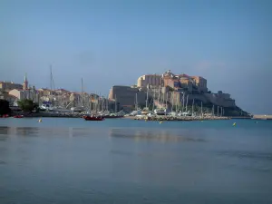 Calvi - Mer, ville basse, port de plaisance (la marine) et citadelle