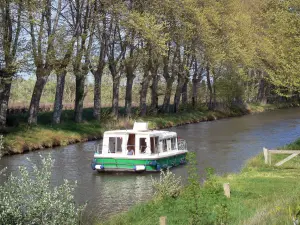 Canal del Medioda - Barco de vela en el canal