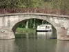 Canal du Midi - Ventenac-en-Minervois: bridge over the Canal du Midi and moored boat