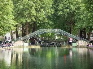 Canal de San Martín - Canal Saint-Martin marcada por esclusas y puentes