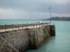 Cancale - Dike and sea