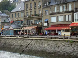 Cancale - Stone houses, restaurants and quay