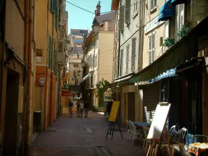 Cannes - Narrow street of the old town