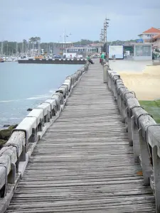 Capbreton - Spazierweg auf der Brückenmole mit Blick auf den Hafen von Capbreton