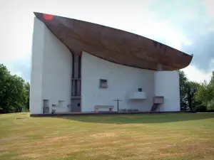 Capilla de Notre-Dame-du-Haut - Capilla de Ronchamp (edificio de Le Corbusier) a lo contemporáneo (moderno)