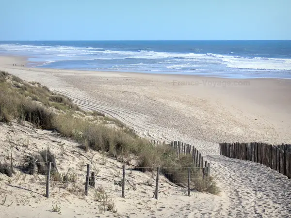 Carcans-Plage - Côte d'Argent (Silberküste): Sandstrand und atlantischer Ozean; auf der Gemeinde Carcans