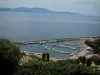 Cargèse - Marina e il Mar Mediterraneo al largo della costa (golfo di Sagone)