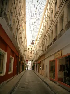 Carpentras - Covered passage (Boyer) with shops