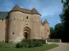 Castello d'Ainay-le-Vieil - Recinto medievale con ingresso alla fortezza