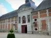 Castello di Champ de Bataille - L'ingresso al castello nella città di Neuburg L'