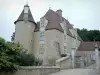 Castello di Chareil-Cintrat - Edificio principale, torre e porta del castello