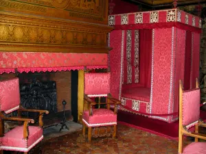 Castello di Chenonceau - All'interno del castello: Camera di César de Vendôme (letto a baldacchino e caminetto)