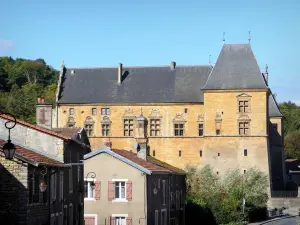 Castello di Cons-la-Grandville - Castello e case del villaggio