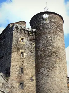 Castello di Coupiac - Facciata e la torre del castello