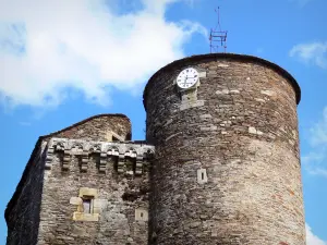 Castello di Coupiac - Torre con un orologio