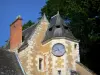 Castello di Courtanvaux - La torre dell'orologio del castello poco sulla città di Besse-sur-Braye