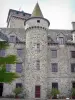 Castello di Pesteils - Torre e la facciata del castello