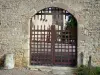 Castello della Roche - Porta del castello, la città di Chaptuzat