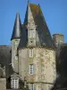 Castello di Rocher - Torre affiancato da una torretta nella città di Mézangers