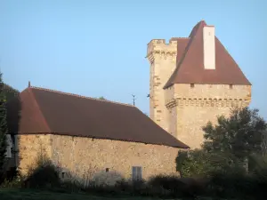 Castello di la Souche - Mantenere del castello del ceppo, sulla città di Doyet