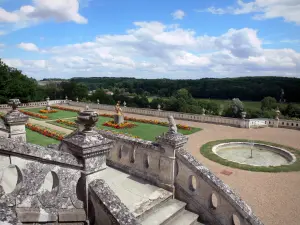 Castello di Valençay - Scala si affaccia sul giardino della duchessa e il paesaggio circostante