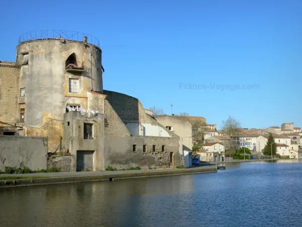 Castelnaudary - Grosses Becken des Midi-Kanals und Fassaden der Stadt