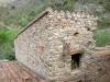 Castelnou - Fachada de una casa de piedra