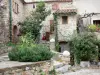 Castelnou - Fachadas de piedra de la villa medieval