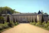 Castelo de Malmaison - Parque florido e fachada do castelo