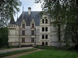 Castillo de Azay-le-Rideau - Castillo renacentista, con su gran escalera