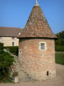 Castillo de Beauvoir - Dependencias del castillo en la comuna de Saint-Pourçain sur Besbre, en el valle de Besbre (Valle Besbre)