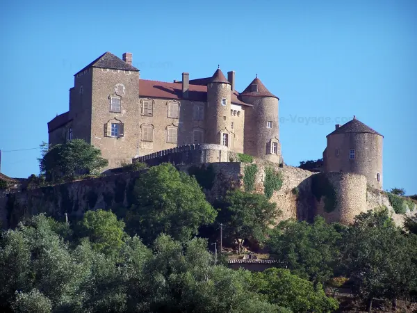 El castillo de Berzé-le-Châtel - Guía turismo, vacaciones y fines de semana en Saona y Loira