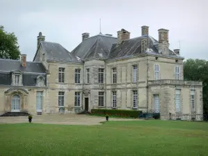 Castillo de Cirey-sur-Blaise - Cirey castillo y sus terrenos