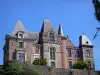 Castillo de Mesnil-Glaise - Fachada del castillo en la ciudad de Batilly
