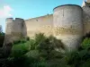 Castillo de Montreuil-Bellay - Las torres y murallas de la fortaleza medieval
