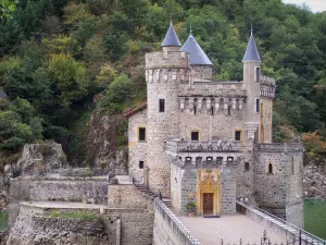 Castillo de la Roche - Castillo gótico, de Saint-Priest-la-Roche