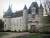 Castillo de Saint-Germain-de-Livet - Sin embargo la presentación de una fachada de ladrillos vidriados y piedras (cuadros), en el Pays d'Auge