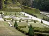 Castillo de Touvet - Jardines del Castillo: boj jardines parterre y las cuencas, en la ciudad de Le Touvet en Grésivaudan